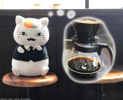 Nyanko Sensei rend un Barista adorable, et son pot de café est assez Snazzy Trop, ANIME MAINTENANT!