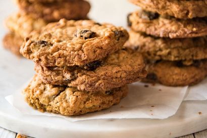 Biscuits à l'avoine et aux raisins (Soft - Chewy), RecipeTin Eats