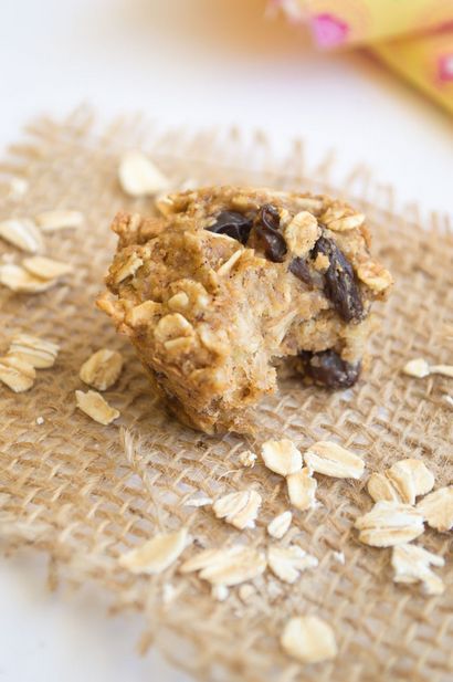 Avoine, raisin et muffins (muffins) Flocons d'avoine et aux raisins Muffins