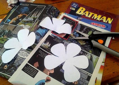 Ältere und Wisor A Batman Blume im Knopfloch Comic-Blumen gehen zu prom