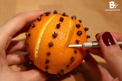 Oranges et clous de girofle Pomanders pour Noël, artisanat coloré