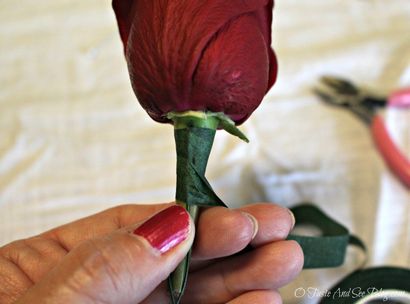 O Taste and See Bricolage simple Rose Boutonnière - O Taste and See (Single Rose Boutonnière) O Taste and See Bricolage simple Rose Boutonnière - O Taste and See