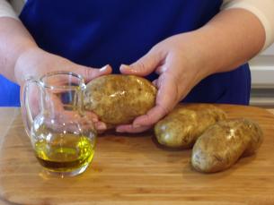 Ofenkartoffeln beginnen Kochen
