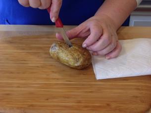 Ofenkartoffeln beginnen Kochen
