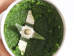 Palak Paratha Rezept - Machen Sie gesunde Spinat Paratha in Minuten - Schritt für Schritt