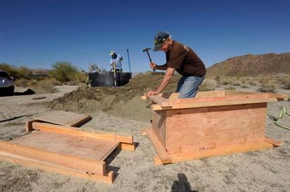 PALM DESERT Les gars de sable - construire la sculpture de sable géant pour Wildflower Festival - Press Enterprise (gars) PALM DESERT Les gars de sable - construire la sculpture de sable géant pour Wildflower Festival - Entreprise de Presse