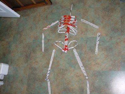 Pappmaché Skelette 7 Schritte