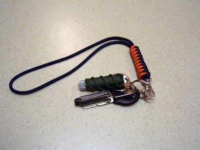 Paracord Wrist Lanyard Hergestellt mit der Schlange Knoten 7 Schritte (mit Bildern)