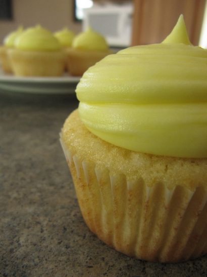 Petits gâteaux blanc parfait au citron Glaçage - cuit par Rachel