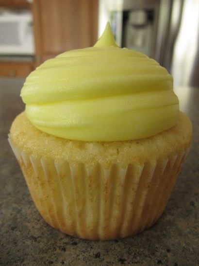 Perfekte weiße Cupcakes mit Zitrone Frosting - Gebackene von Rachel