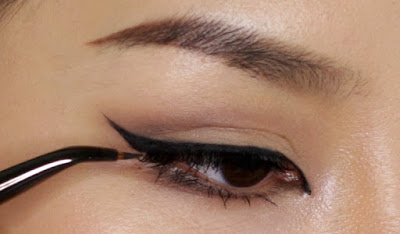 Perfekt Winged Eyeliner - Tricks für perfekte Winged Eyeliner - Beauty-Tipps Advisors