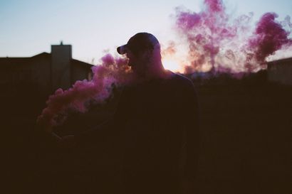 Photographie avec des bombes de fumée, Aaron - Whitney Photographie (fumée) Photographie avec des bombes de fumée, Aaron - Whitney Photographie