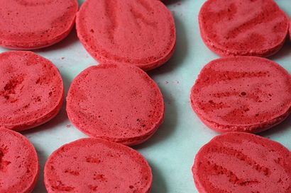 Pierre Herme - s Ketchup Macarons (Ketchup Plätzchen) - David Lebovitz