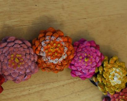 Tannenzapfen Blumenkranz - Think Crafts von CreateForLess