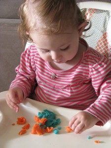 Jouer à des petits gâteaux de pâte, Apprentissage 4 enfants