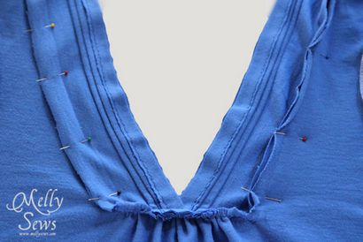 Plissee Kragen Frauen - das T-Shirt Shirt Tutorial mit kostenlosen Muster - Melly Sews
