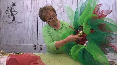 Poinsettia Couronne Tutorial - Tendance Arbre Blog, décor de vacances Inspiration, Tutorials couronne, vacances