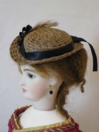 Moisissures et Fashions Porcelain Doll