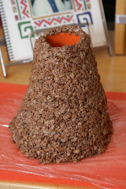 Ziemlich einfach ausbrechenden Vulkan-Geburtstags-Kuchen (mit Trockeneis) 6 Schritte (mit Bildern)