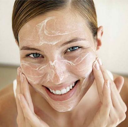 Prévenir et réduire la peau grasse sur le visage
