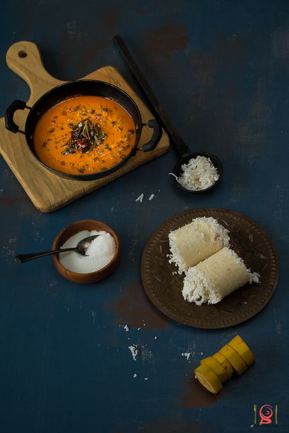 Puttu - Varutharacha Kadala Curry, Reis-Kuchen mit Coconut - Brown Kichererbsen Spicy Curry