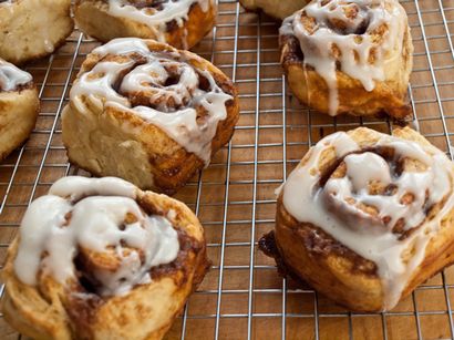 Brioches cannelle rapide avec Buttermilk Glaze - Once Upon un chef