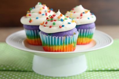 Regenbogen-Cupcakes (Video) - Dessert Jetzt, Abendessen später!