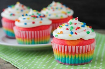 Regenbogen-Cupcakes (Video) - Dessert Jetzt, Abendessen später!