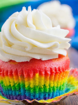 Rainbow Cupcakes à la vanille Nuage Glaçage - Dîner, puis Dessert