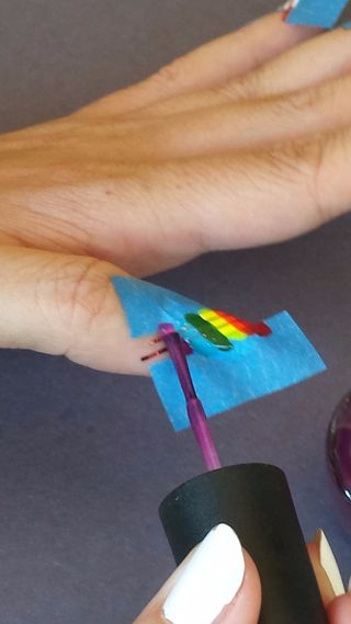 Regenbogen-Streifen Nägel 9 Schritte (mit Bildern) (Stufen) Regenbogen-Streifen Nägel 9 Schritte (mit Bildern)
