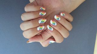 Regenbogen-Streifen Nägel 9 Schritte (mit Bildern) (Nägel) Regenbogen-Streifen Nägel 9 Schritte (mit Bildern)