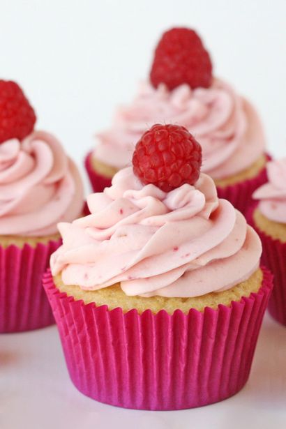 Himbeer-Vanille-Cupcakes - Glorious Treats