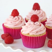 Himbeer-Vanille-Cupcakes - Glorious Treats
