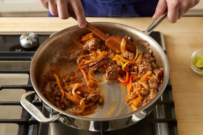 Recette de boeuf mexicaine Fajitas aux poivrons - Citron vert Crème Fraîche - Tablier bleu