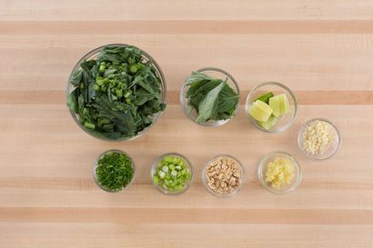 Rezept-Stir-gebratenes Rindfleisch - Udon Nudeln mit Gai Lan - Thai Basil - Blau Schürze