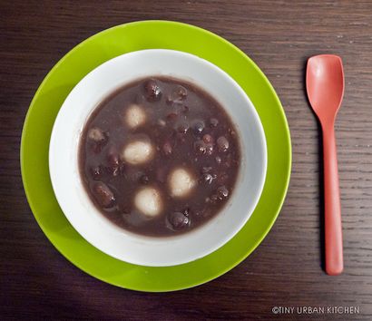 Rote Bohnensuppe mit Reisbällchen (Tang Yuan) - Tiny Urban Kitchen