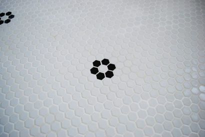 Remodelaholic, installation de carreaux Hexagone pour les débutants