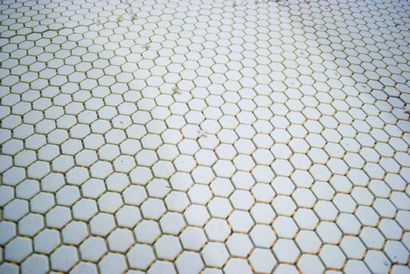 Remodelaholic, installation de carreaux Hexagone pour les débutants