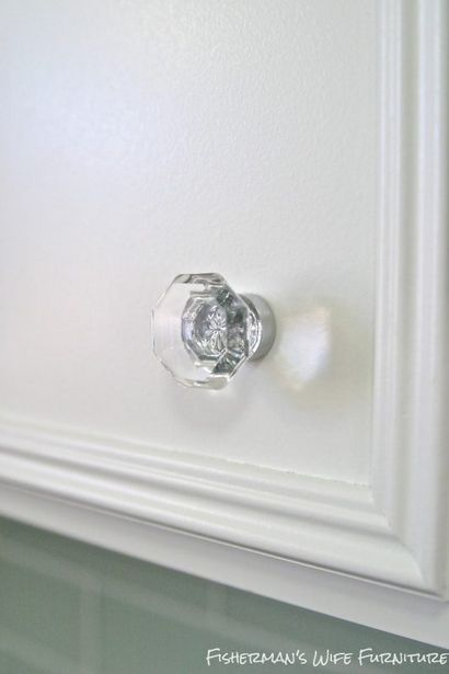 Remodelaholic, Petit Blanc Makeover Cuisine avec réfrigérateur intégré enceinte (comment faire armoire frigorifique) Remodelaholic, Petit Blanc Makeover Cuisine avec réfrigérateur intégré enceinte