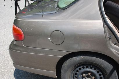 Réparation d'un trou Rust dans une voiture 6 étapes (avec photos) (réparation) Réparation d'un trou Rust dans une voiture 6 étapes (avec photos)