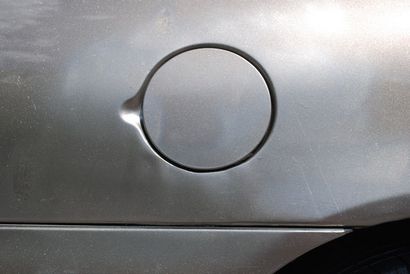 Reparieren eines Rust Hole in einem Auto 6 Schritte (mit Bildern)