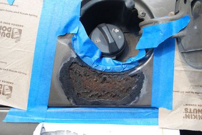 Reparieren eines Rust Hole in einem Auto 6 Schritte (mit Bildern)