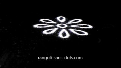 Farine de riz art rangoli Arisi maavu Kolam, Kolam par Sudha Balaji