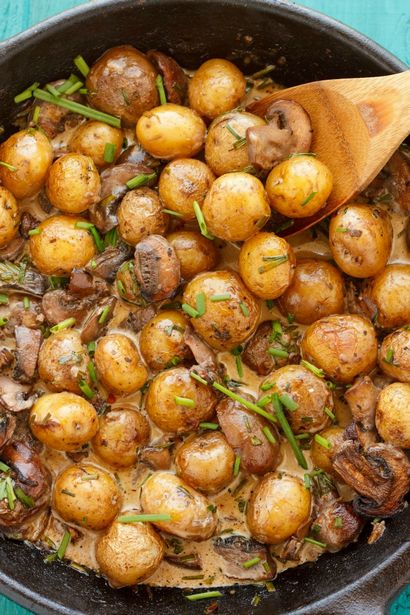 Pommes de terre rôties bébé dans une sauce aux champignons maison - L'écrivain Cookie