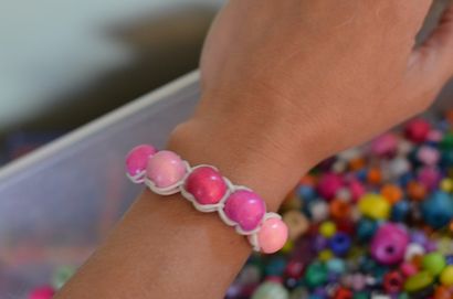 Bracelets en caoutchouc Band La saga continue avec des perles, deux mamans Clever