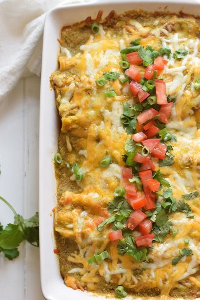 Salsa Verde Huhn Enchiladas - Isabel Eats