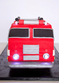 Sara Elizabeth - Custom Cakes - Gourmet Sweets 3D Fire Truck gâteau Tutoriel