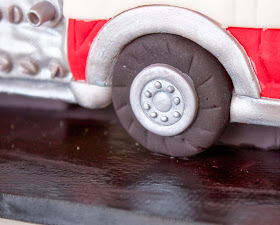 Sara Elizabeth - Custom Cakes - Gourmet Sweets 3D Fire Truck gâteau Tutoriel