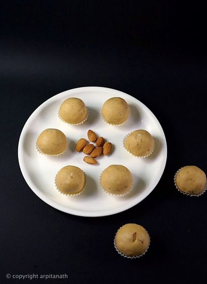 Sattu ke Laddu pour Kajari Teej, nourriture indienne