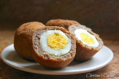 Scotch Eggs ~ profond frit, saucisse couvert Hard Boiled Eggs - Christina - s Cucina